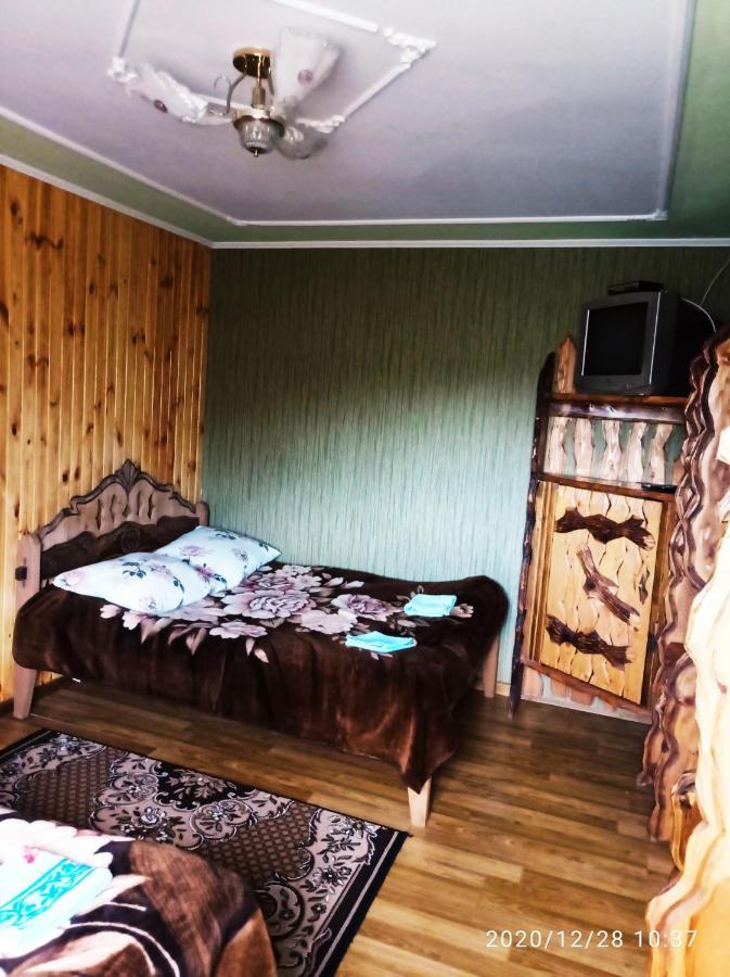 "Різьбярська Садиба" Slavske Habitación foto