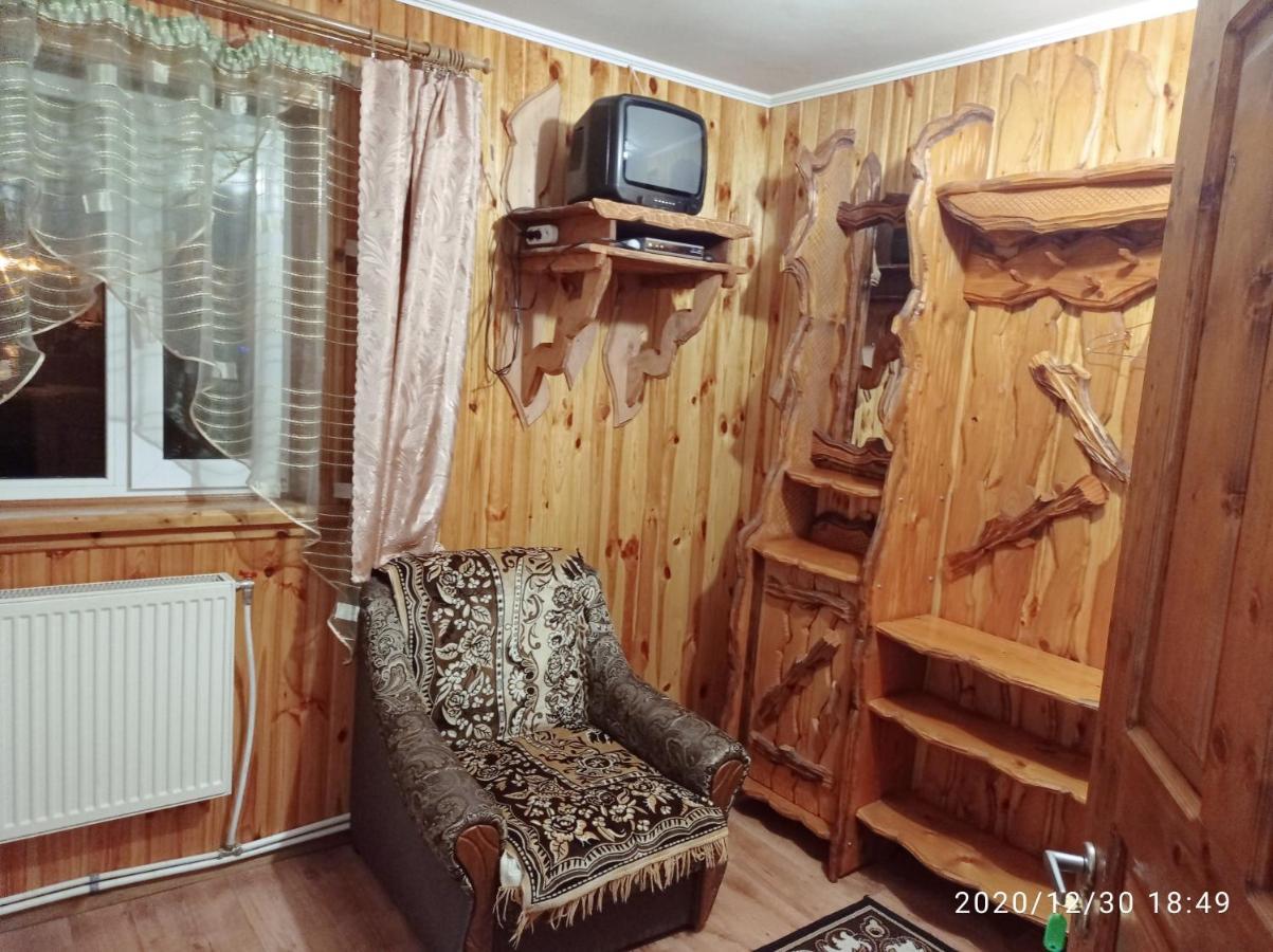 "Різьбярська Садиба" Slavske Habitación foto